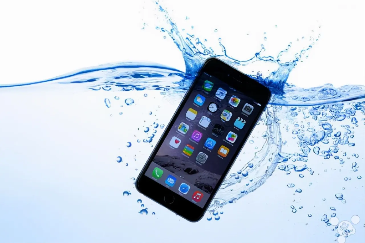 手机掉进水里怎么办|手机进水的正确处理方法