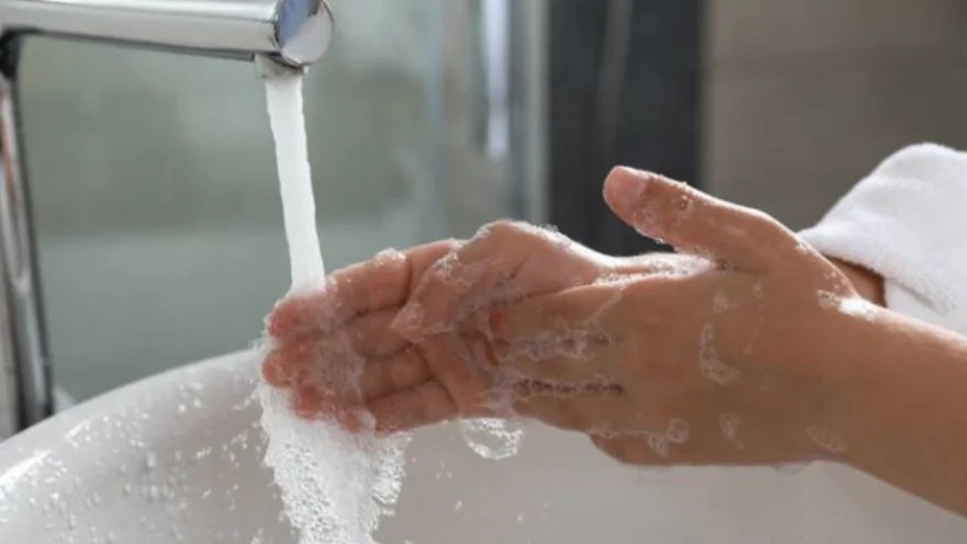 染发剂弄到手上怎么洗掉