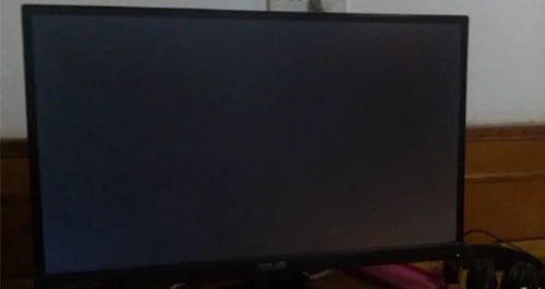 电脑显示器黑屏但灯亮怎么回事