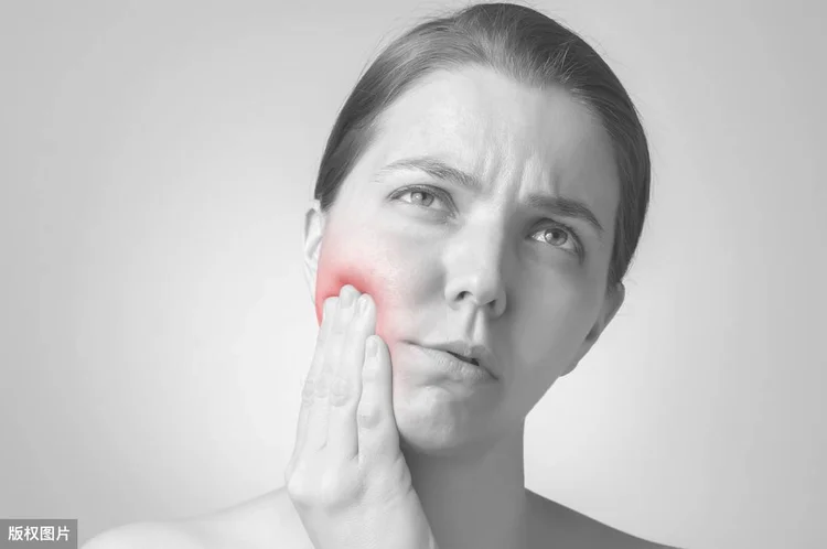 牙痛要命！智齿冠周炎的4点危害与3点治疗，一次讲清楚，记得收藏