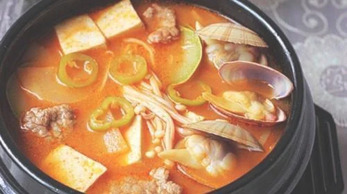 韩式传统美食大酱汤，营养配菜，酱香浓郁甜辣适中，非常开胃好吃