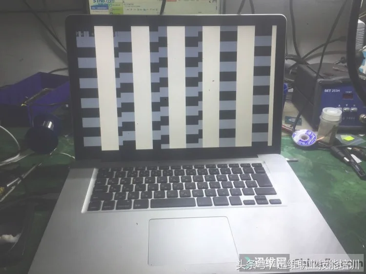 苹果电脑换屏幕多少钱(macbook突然