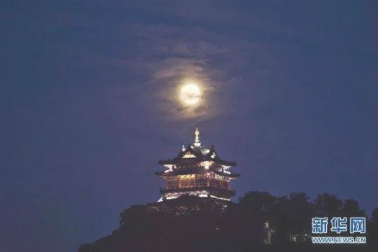十五的月亮十六圆寓意含义 中秋节赏月吃月饼的来历简单介绍