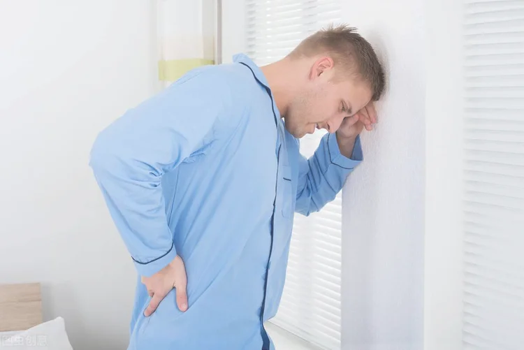 背部疼痛的原因（背痛是怎么回事？）