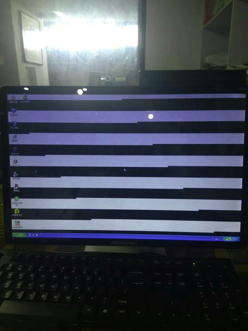 电脑屏幕出现条纹 | 电脑屏幕出现