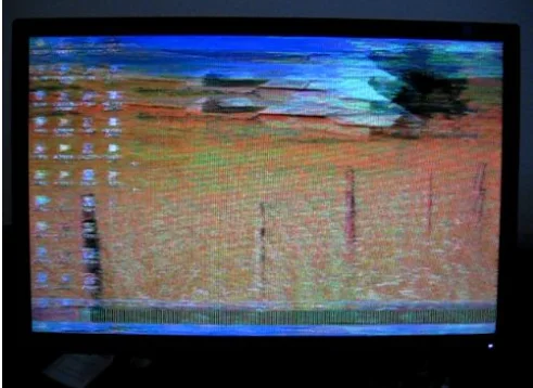 电脑屏幕出现条纹(电脑屏幕出现条纹抖动是什么原因)